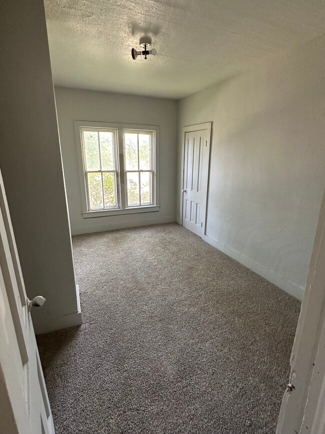 Photo - Anamosa Duplex