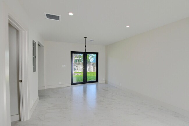 2503 Oceanview Ave