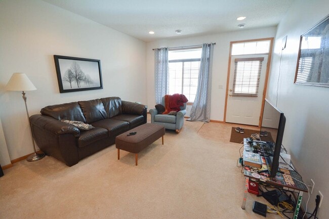 Photo - Beautiful Crimson Ridge townhome!