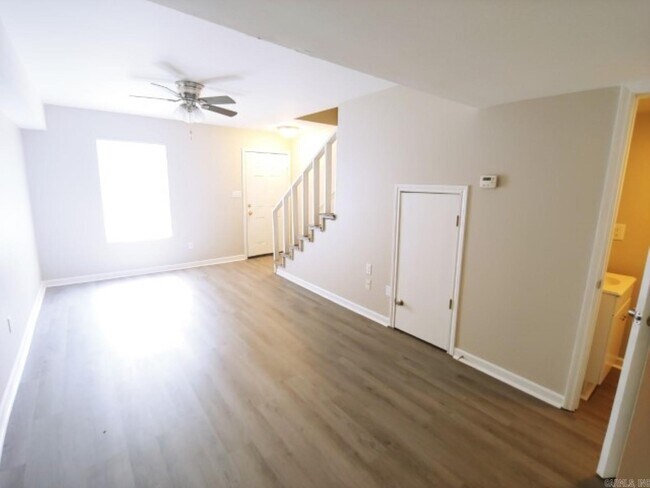 Photo - 2200 Fort Roots Dr