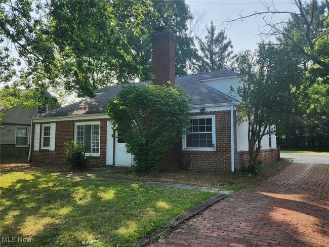 Building Photo - 4020 Lancaster Rd Rental