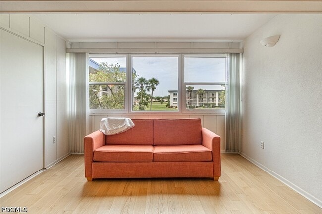 Building Photo - 1828 Pine Valley Dr Unit 201