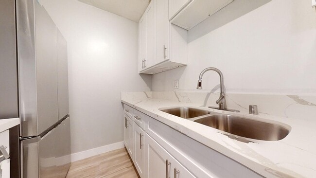 Photo - 1900 Rockefeller Ln