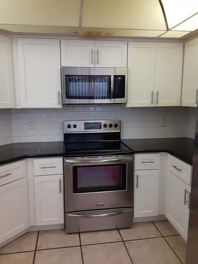 Photo - Split Floor Plan POOL HOME