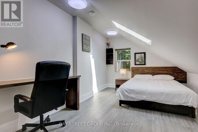 Photo - 109 Spadina Rd