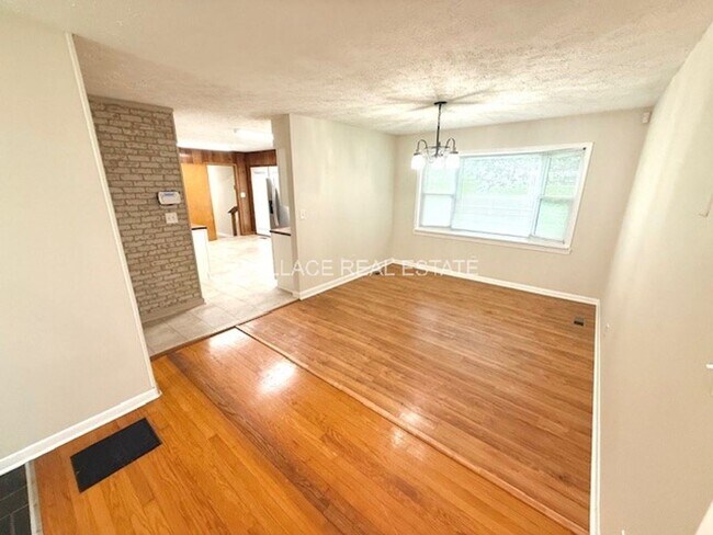 Photo - LOCATED IN GIBBS...FANTASTIC UPDATED, 1-LE...