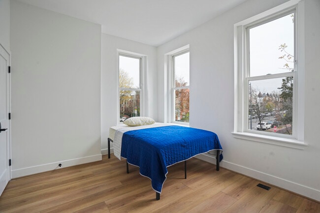 Building Photo - 235 F St NE Unit PrivateBedroomandBath Rental