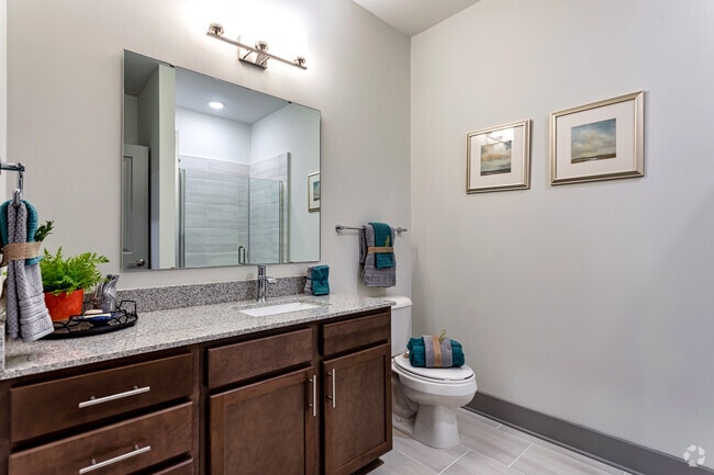 1BR, 1BA - 701 SF