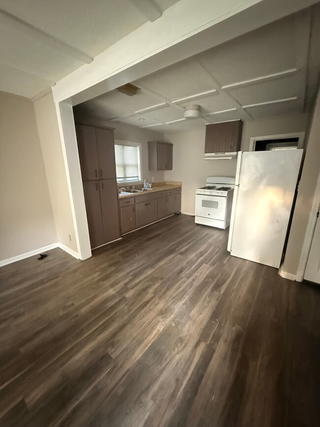 Photo - 407 Glencrest St