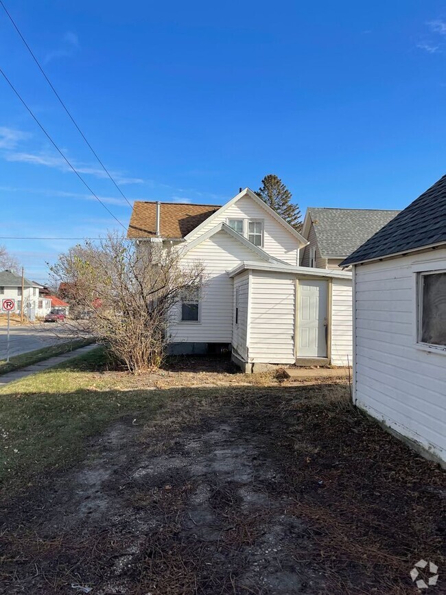 Building Photo - Close to downtown CF!  3 Beds 2 baths Rental