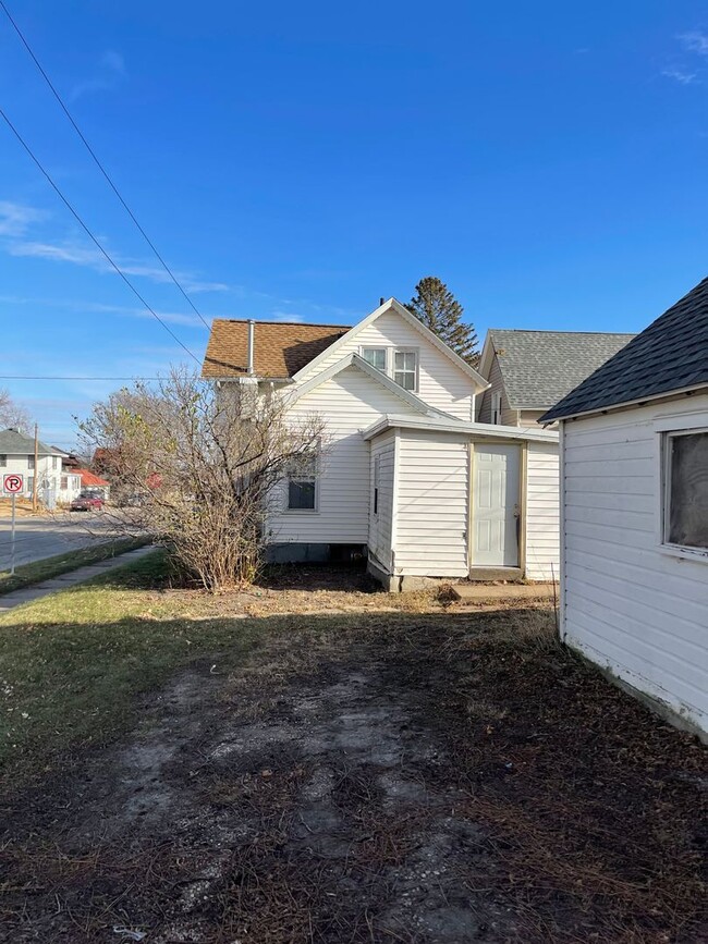 Close to downtown CF! 3 Beds 2 baths - Close to downtown CF!  3 Beds 2 baths House