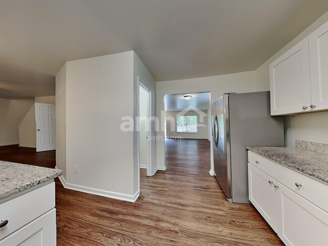 Photo - 102 Lake Bridge Ct