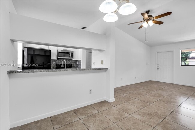 Photo - 18206 Mediterranean Blvd Unit 5-21