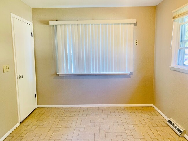 Eat-in Kitchen - 1505 Wilderness Dr