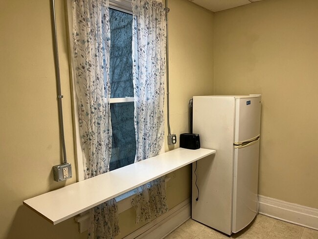 Photo - 103 W Railroad St