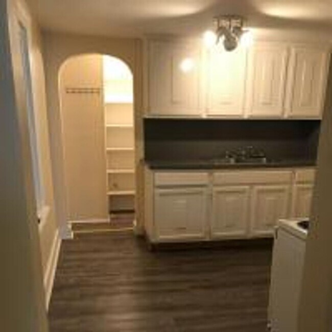 Small 2 Bedroom, 1 Bathroom 2nd Floor Apt Unit 2 Mount Holly