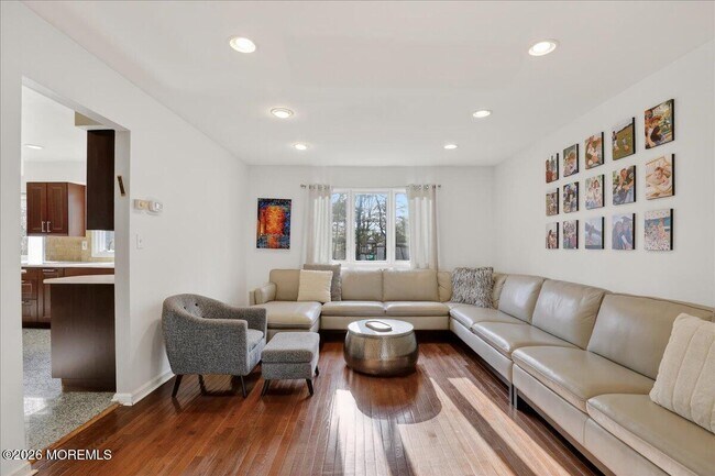 Photo - 57 Jamestown Dr