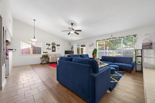 Building Photo - 10423 Permian Dr