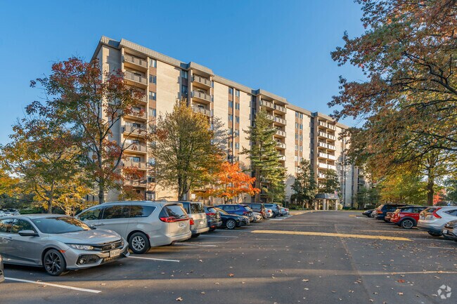 3101 S Manchester St - Woodlake Towers III Apartments