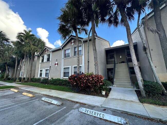 Building Photo - 9633 Riverside Dr Unit E-3