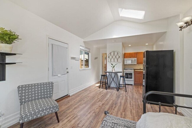 Photo - 524 Trevethan Ave