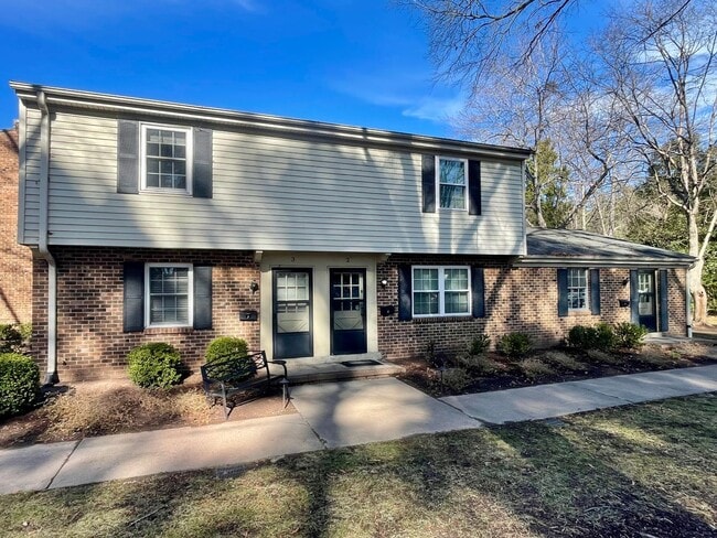 Photo - Darling Townhouse in Willow Terrace - ready for you to move in!