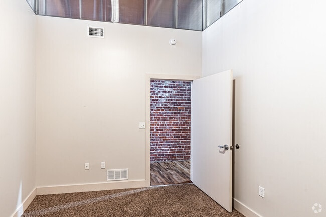 3BR, 2BA - 1296SF