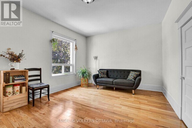 Photo - 172 Ivy Crescent