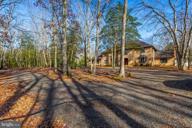 Photo - 1322 Commissioners Rd