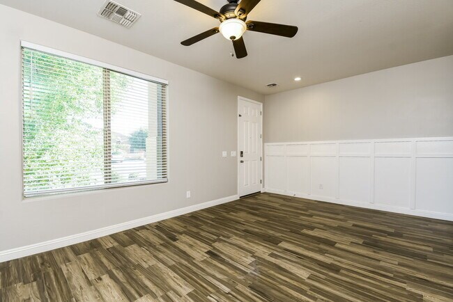 Photo - 1700 W Loemann Dr