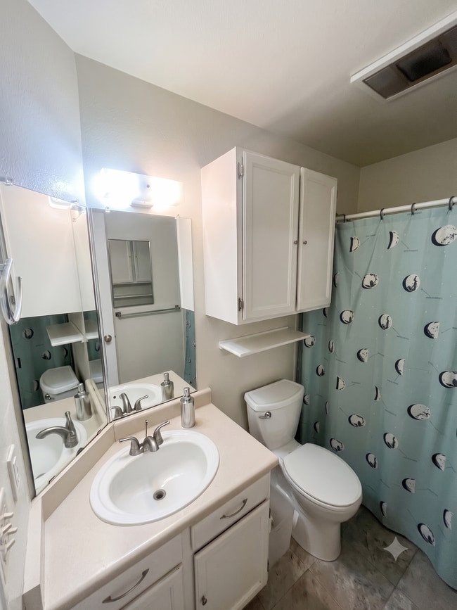 4834 E Kentucky Ave Unidad Cedar Point