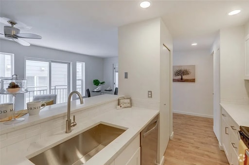 Building Photo - Beautiful 1 bed Condo + garage parking in ...