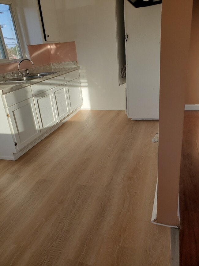 Building Photo - 8927 S Hoover St Unit 2 Rental