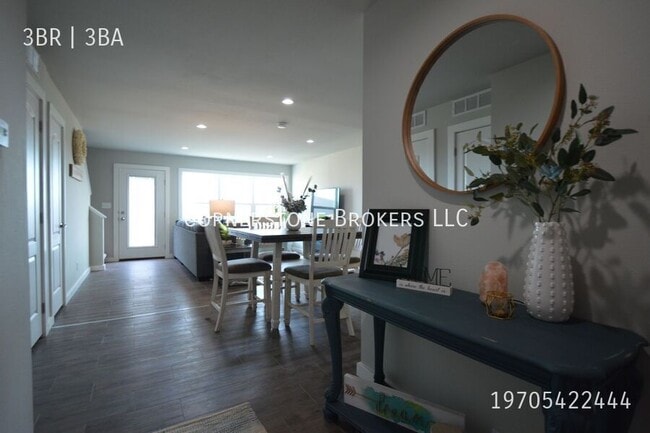 Building Photo - 204 Omnia-C Unit C