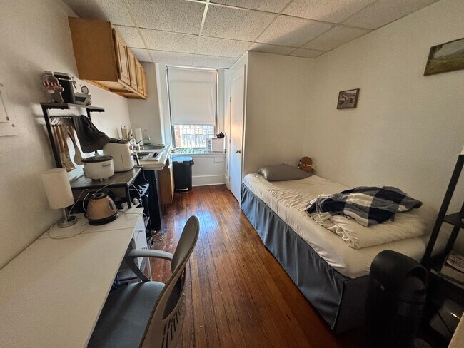 Photo - 405 Beacon St Unit 2