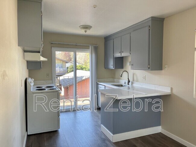 Photo - 935 Civic Center Dr Unidad 4