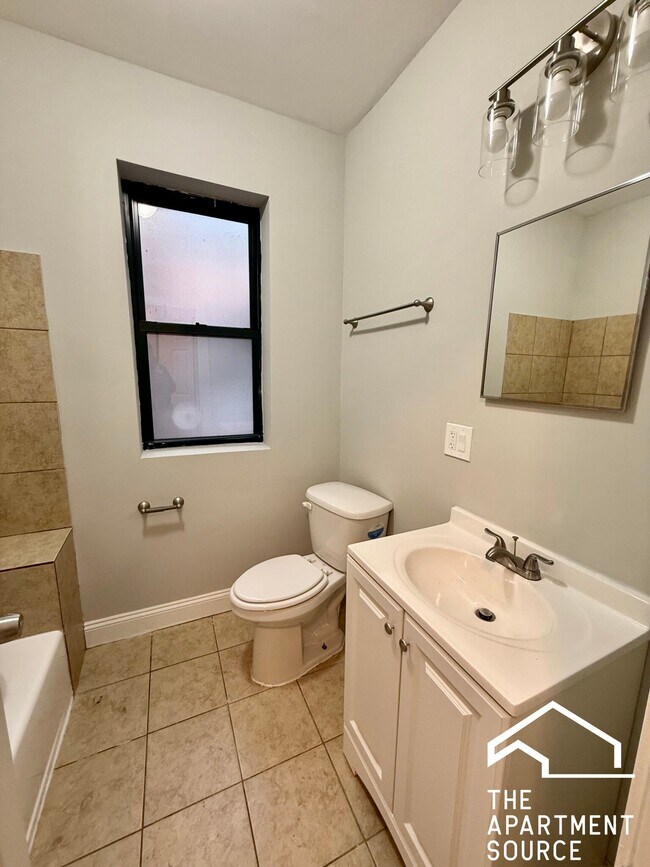 Photo - 6913 S Paxton Ave Unidad 6913 South Paxton Ave