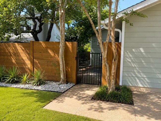 3215 W William Cannon Dr Unidad B