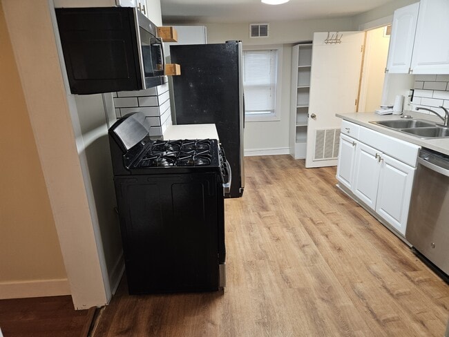 Photo - 2481 Professor St