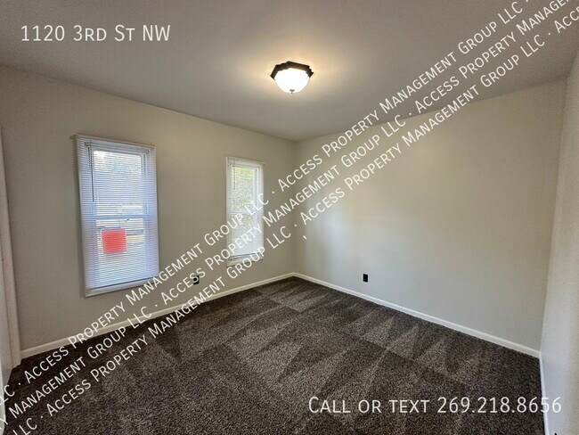 Photo - 1120 3rd St NW House