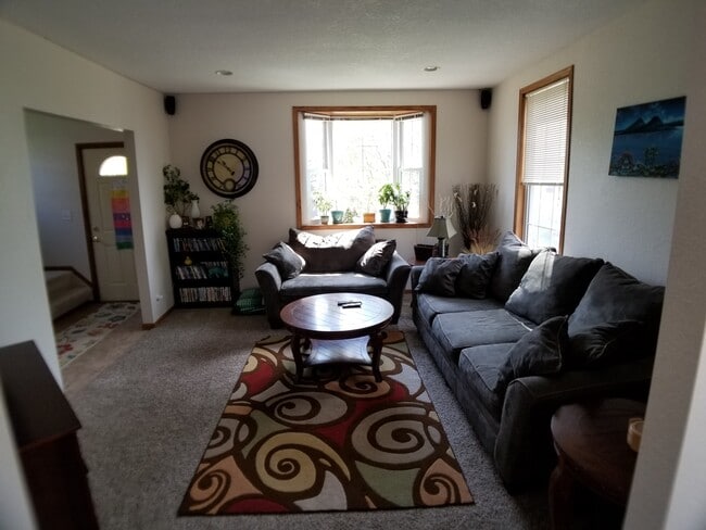 Photo - 421 N 41st Ave E