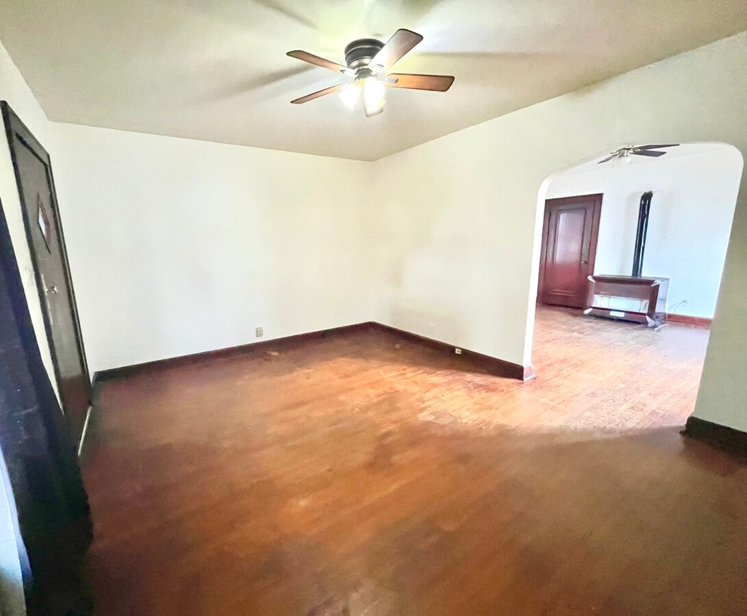 Photo - 213 E Oregon St