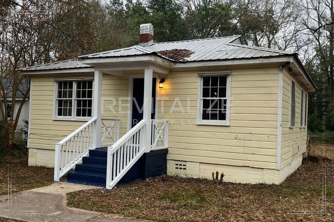 2 Bed/1 Bath Home in Mobile! - 2 Bed/1 Bath Home in Mobile!