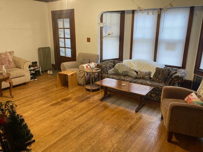 Photo - 2935 N Downer Ave Unidad Lower