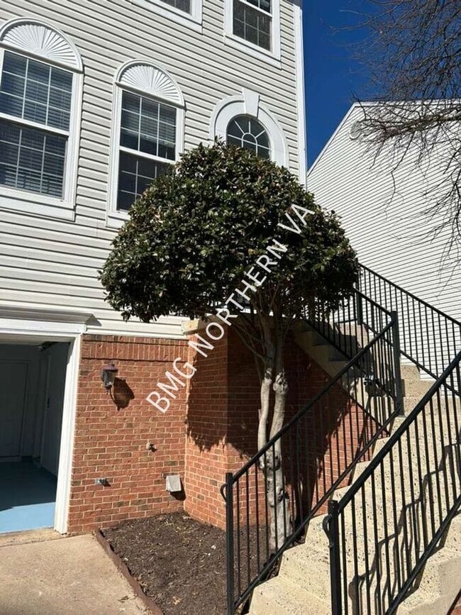 Photo - 22525 Maison Carree Square