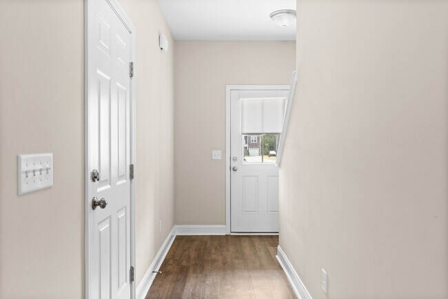 Photo - 202 N Stingray Ln