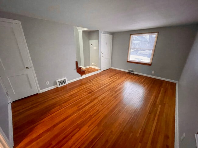 Photo - 41 Hollywood Ave Unidad Left