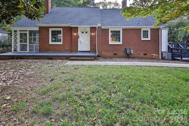 Building Photo - 152 W Park Ave