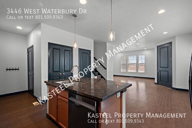 3446 W Waterbury Dr