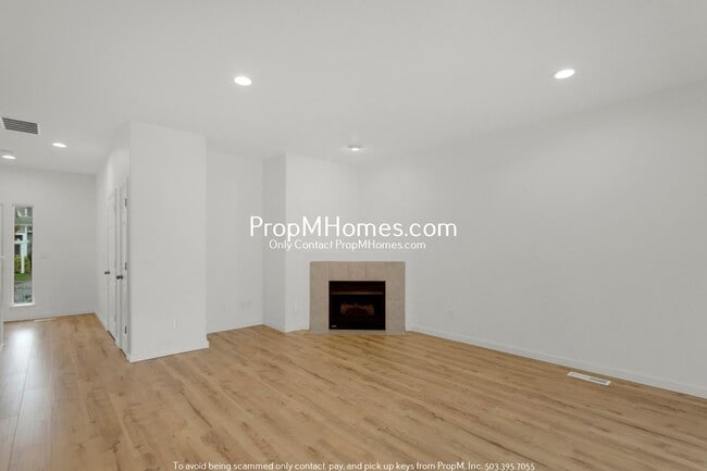 Photo - Beautiful Townhome in Parker Crest – Moder...